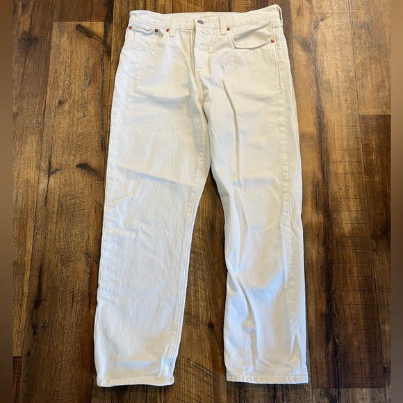 White Levi’s Jeans - Picture 1 of 6